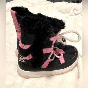 Nike 10.5 girls sneaker/boot